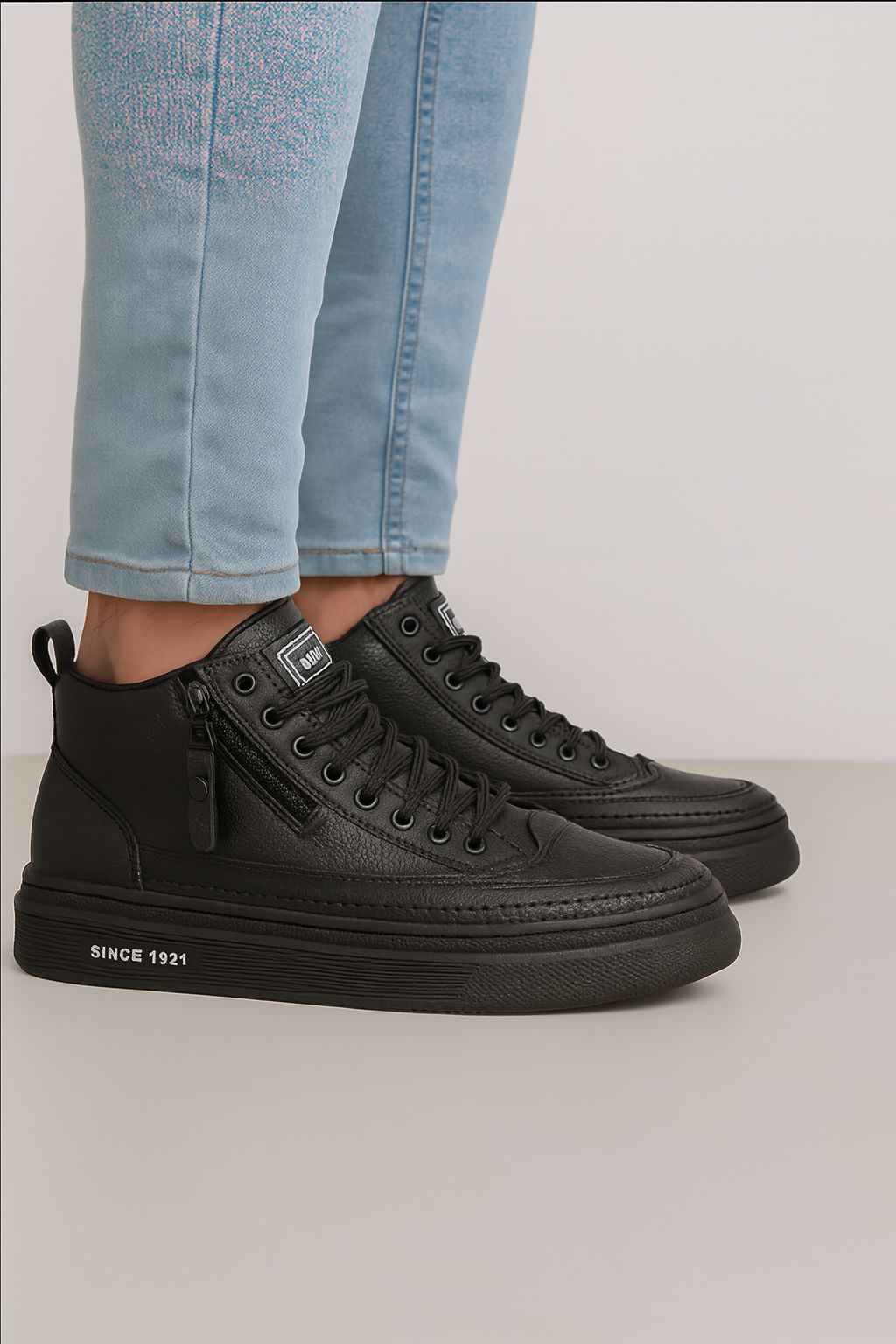 botas hombre estilo matrix negras

botas urbanas hombre suela gruesa

botas tacticas casual hombre resistentes

botas hombre estilo militar moderno

botas negras hombre streetwear

botas hombre antideslizantes duraderas

botas casuales hombre look urbano

botas hombre diseño fuerte moderno